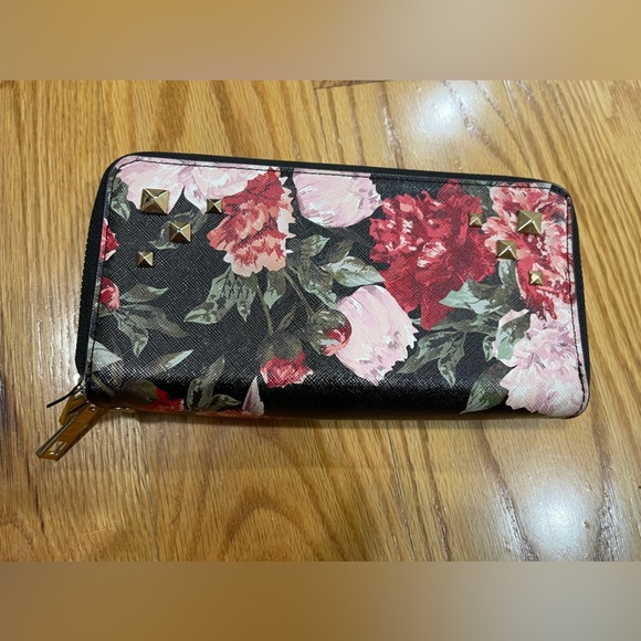 Beautiful Floral Wallet - Picture 1 of 9